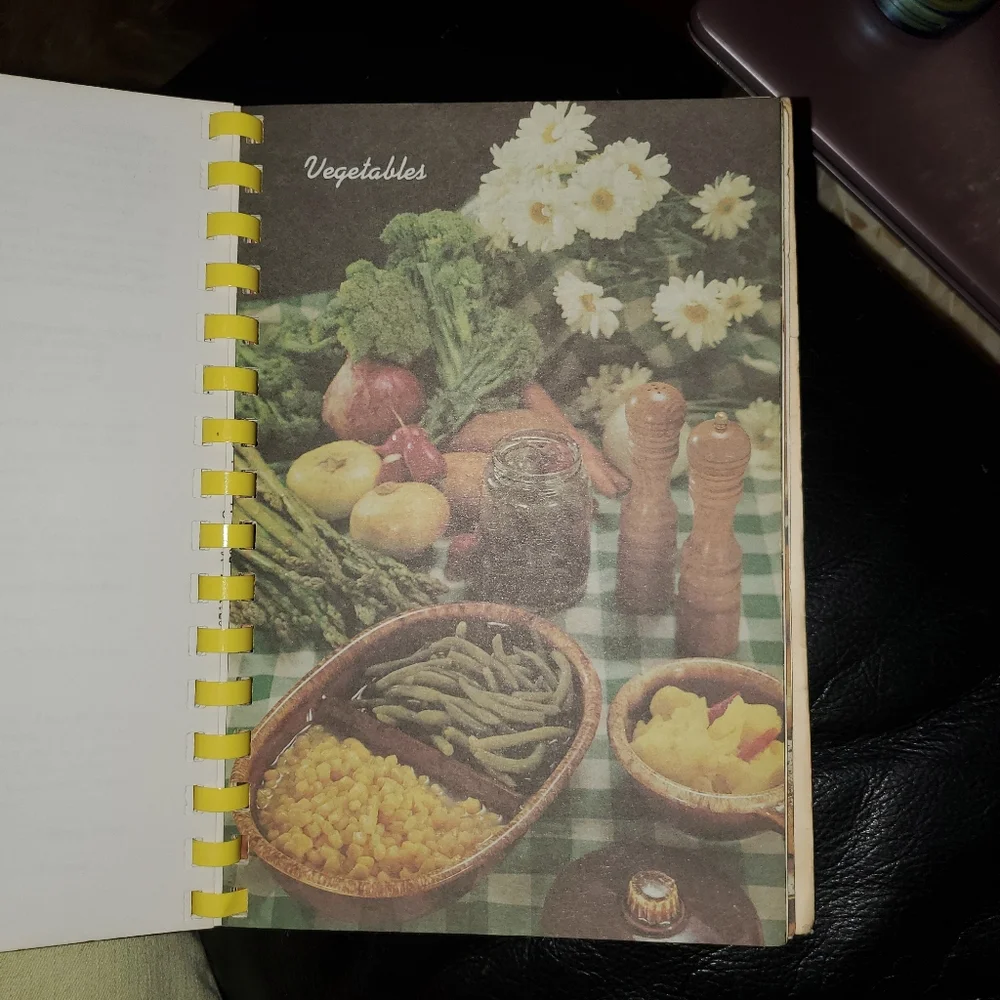 COOKBOOK & CHICKEN VERTICAL COOKER